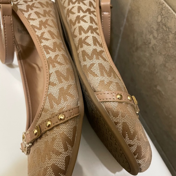 COPY - New MK flats size 4 but runs big - Picture 6 of 16